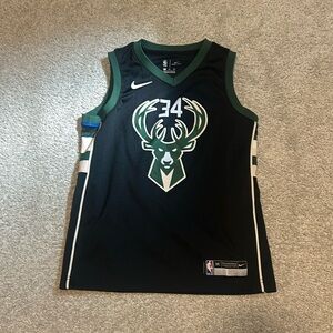 Giannis Antetokounmpo jersey